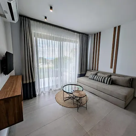 Twins Yard Apartment